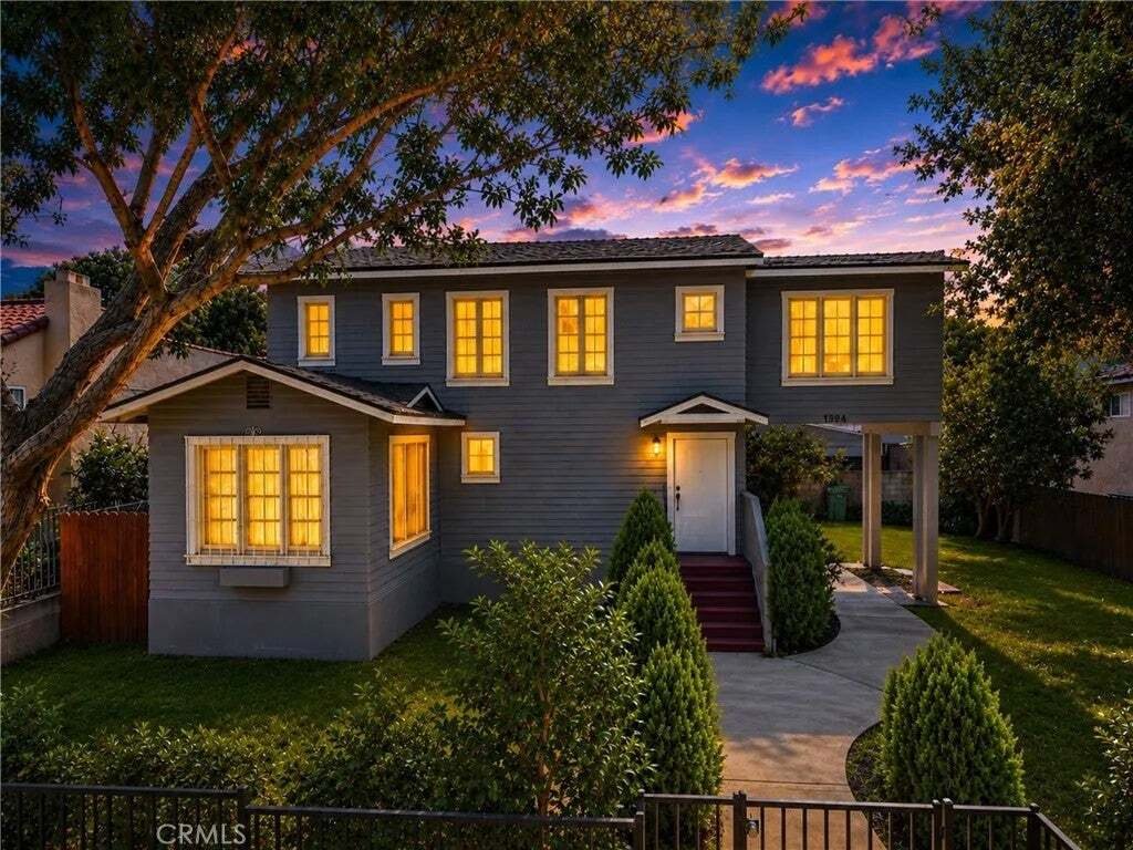 Altadena, California, United States 2 - 18545981