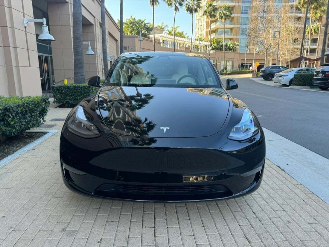 Suv in Newport Beach, CA, United States 2 - 18515821
