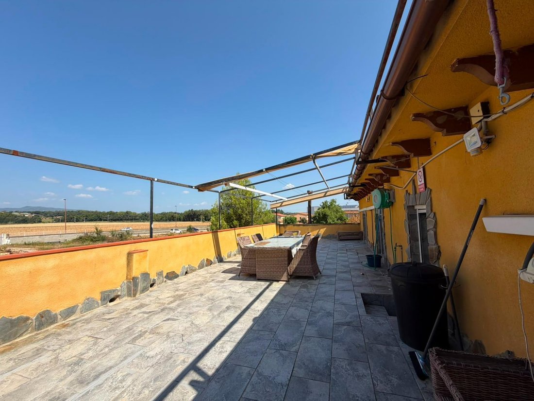 Villa in Cornella del Terri, Catalonia, Spain 2 - 18546051