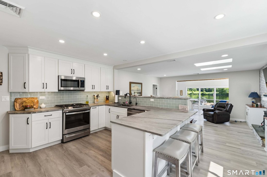 House in Newtown, Connecticut, United States 5 - 18545529