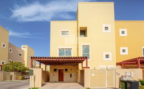 Townhouse in Khalifa City, Abu Dhabi Emirate, United Arab Emirates 1
