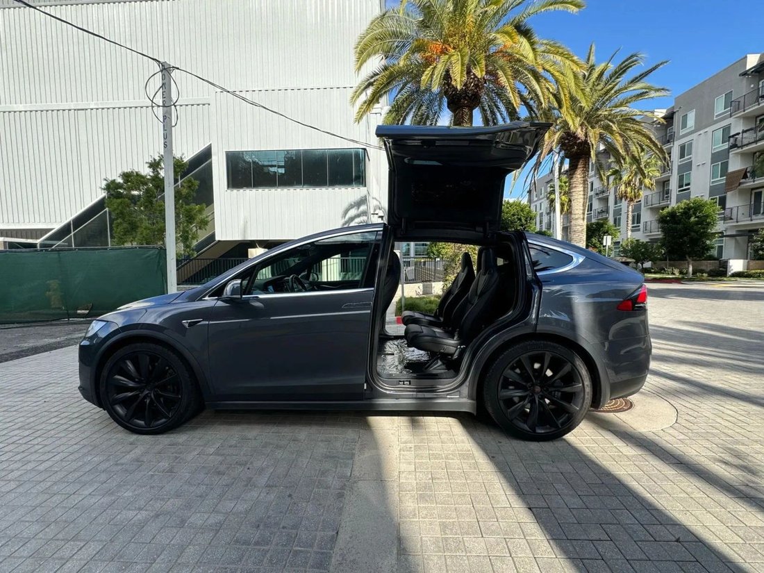 Suv in Riverside, CA, United States 4 - 18118362