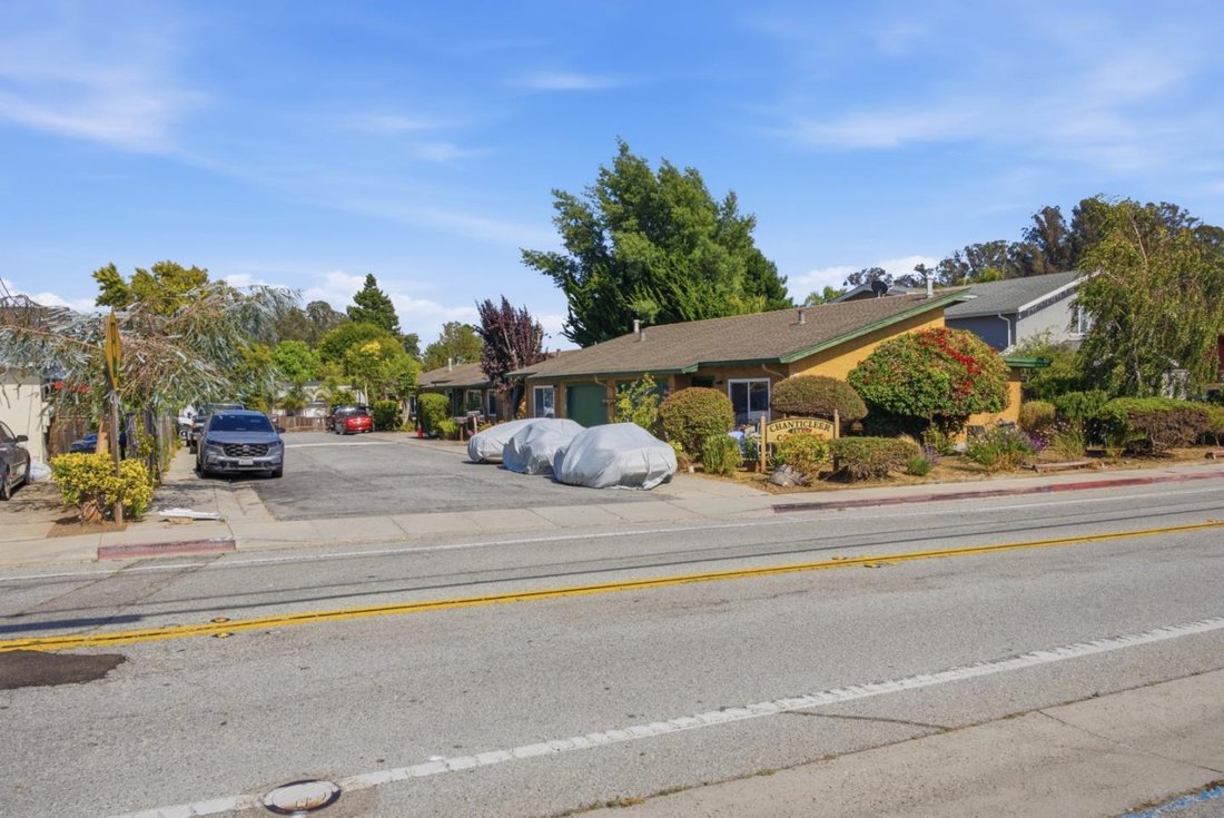 Santa Cruz, California, United States 3 - 18545626