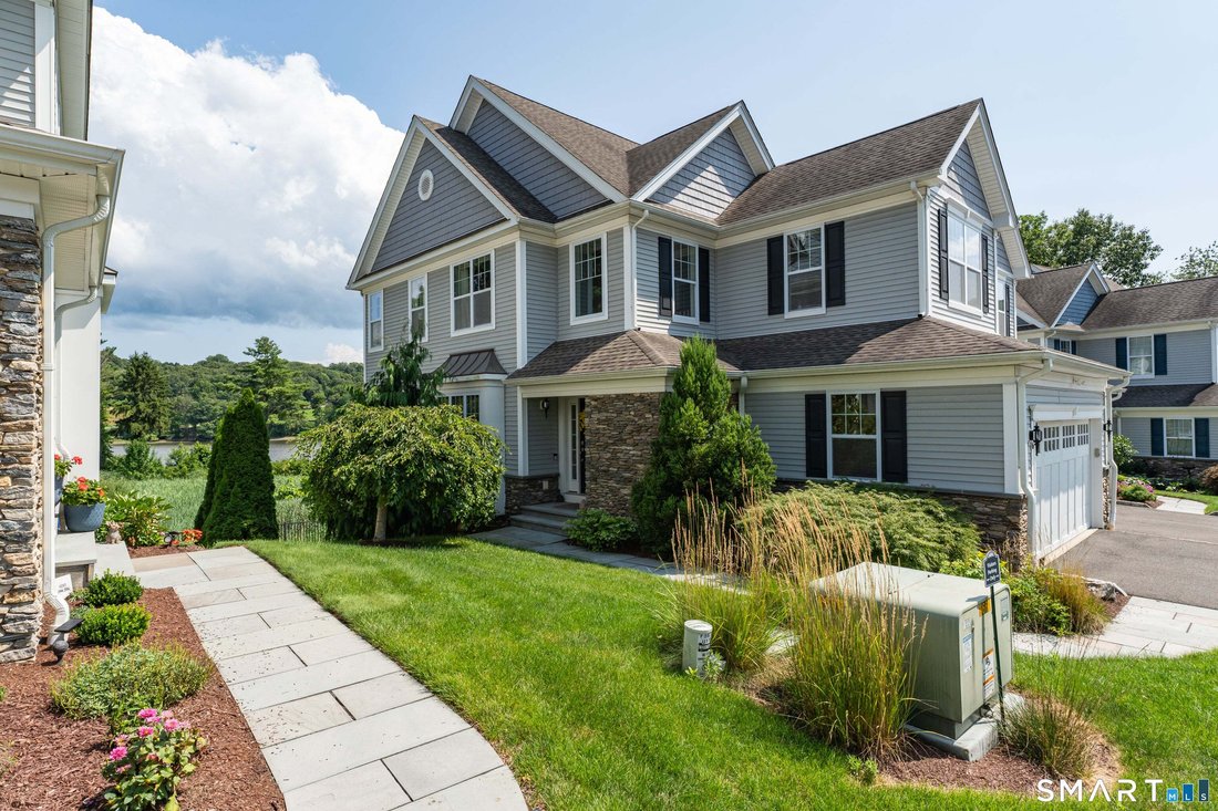 Condo in Shelton, Connecticut, United States 1 - 18545527