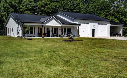 House in Charlotte, Tennessee, United States 1