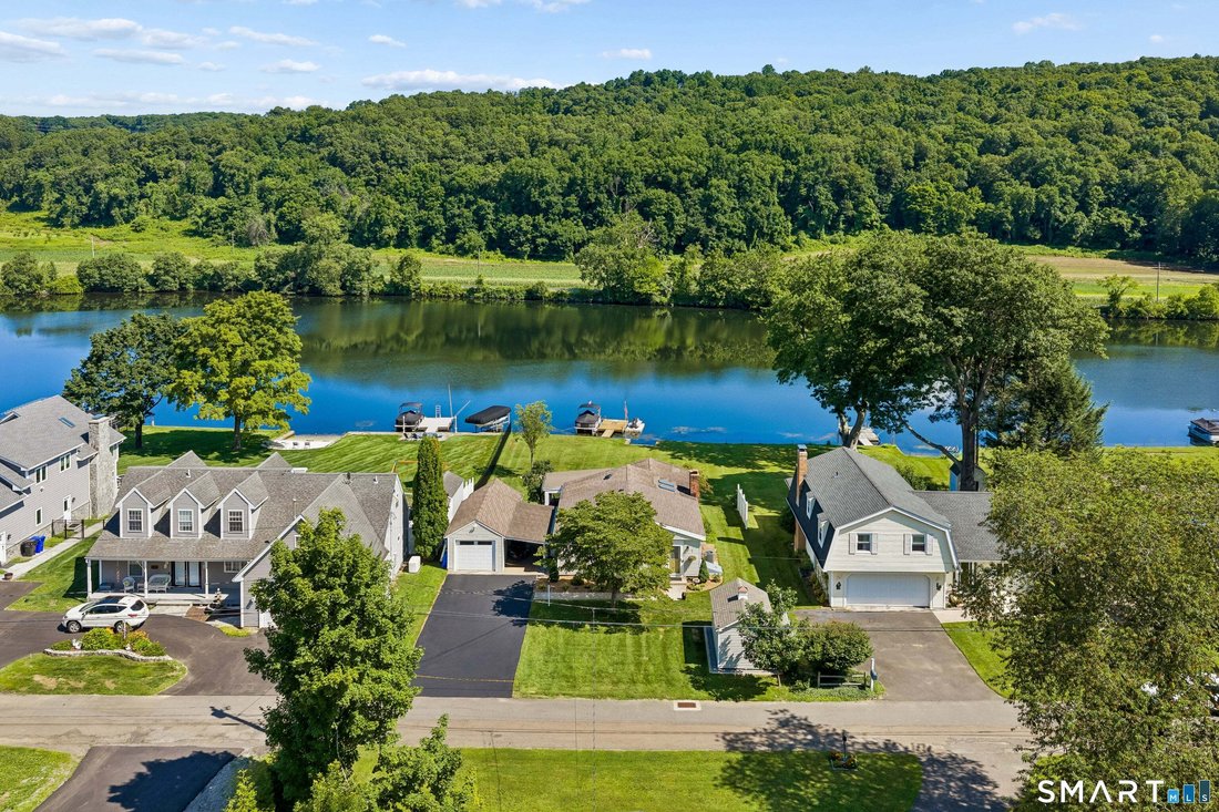 House in Newtown, Connecticut, United States 2 - 18545529