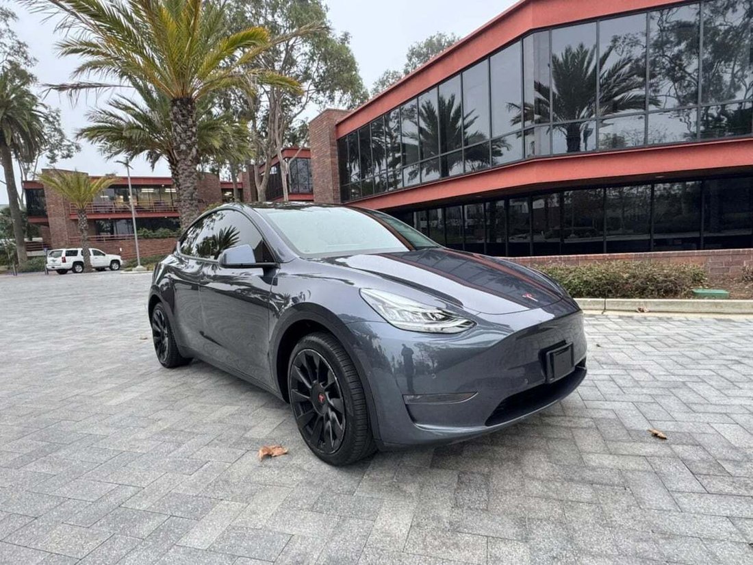 Suv in Newport Beach, CA, United States 3 - 18466653