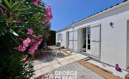 House in Saint-Martin-de-Ré, Nouvelle-Aquitaine, France 1