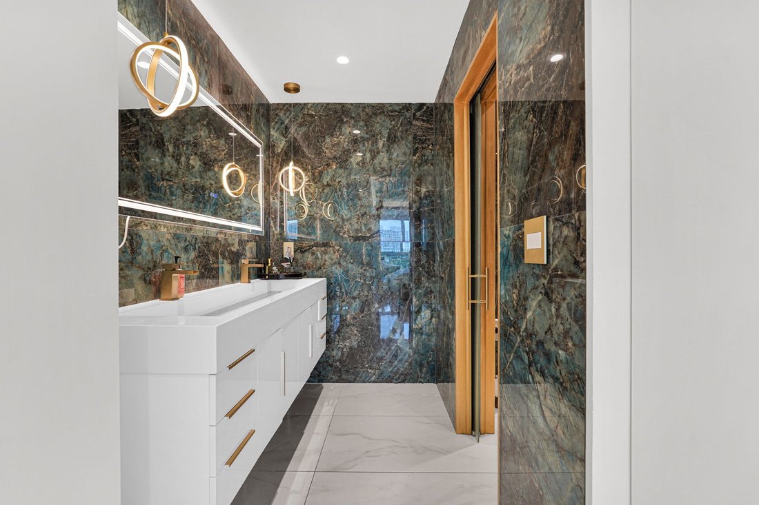 Condo in Bal Harbour, Florida, United States 5 - 18546052