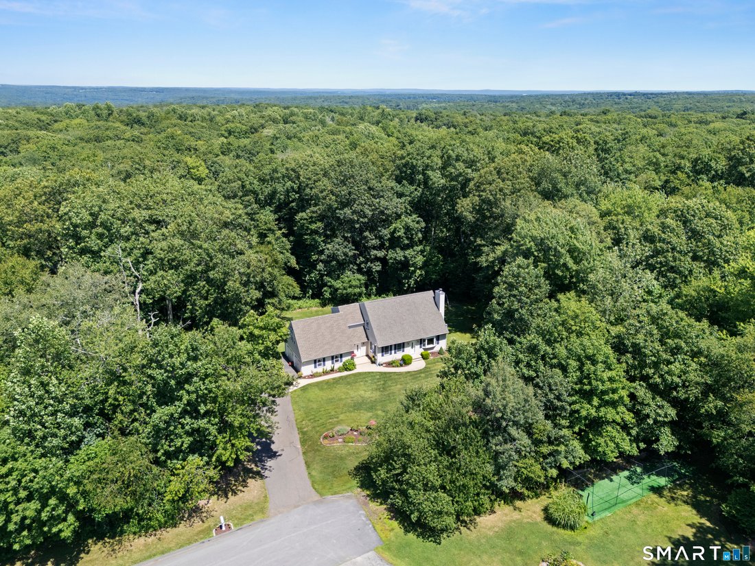 House in Hebron, Connecticut, United States 4 - 18546096