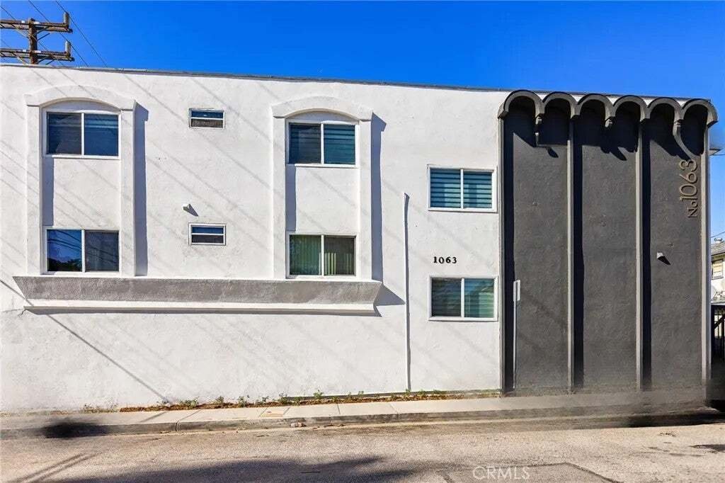Glendale, California, United States 2 - 18545965