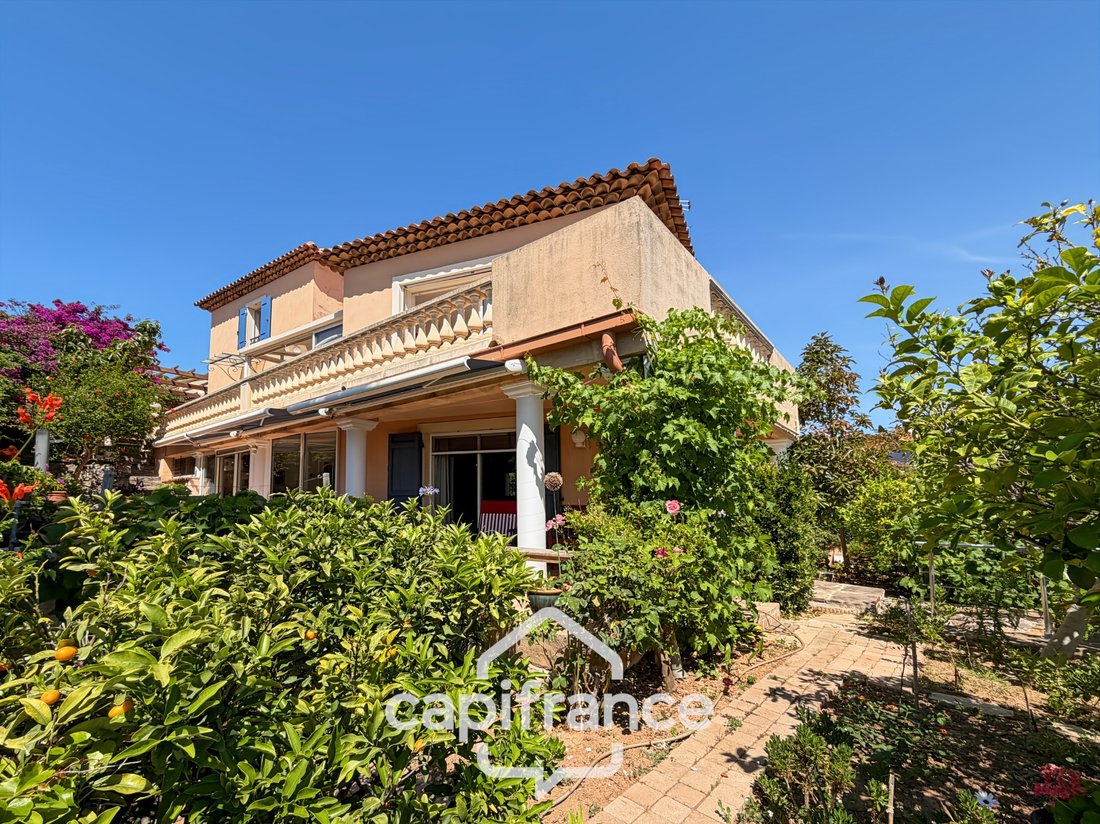 House in Centre Ville, Carqueiranne, France 2 - 18322761