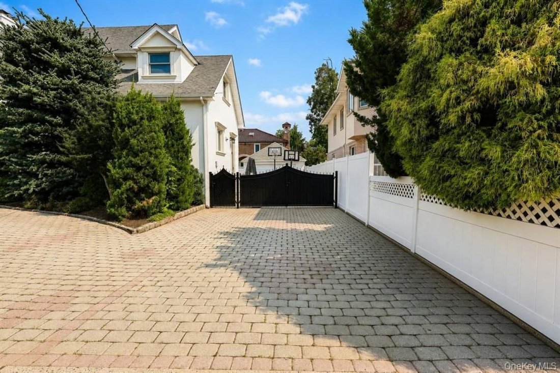 House in New York, New York, United States 2 - 18546347