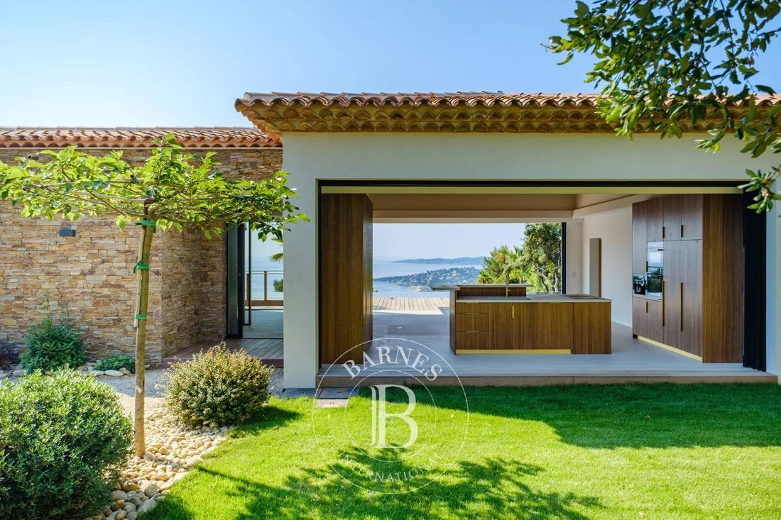 Villa in Nartelle-Noyer-Bellevue-bd des Sardinaux, Sainte-Maxime, France 1 - 18546664