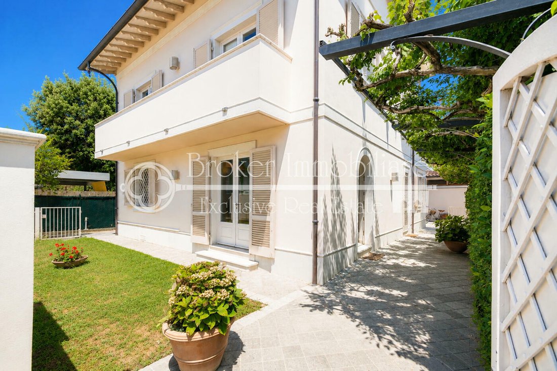 Villa in Center, Forte dei Marmi, Tuscany 2 - 18546526