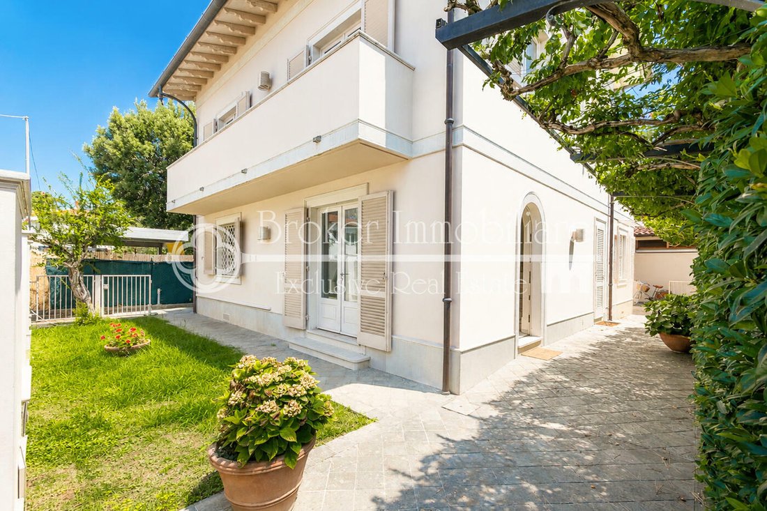 Villa in Center, Forte dei Marmi, Tuscany 1 - 18546526