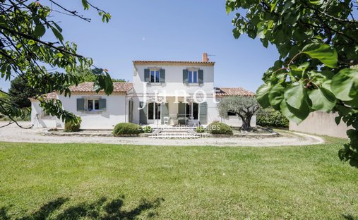 House in Saint-Rémy-de-Provence, Provence-Alpes-Côte d'Azur, France 1