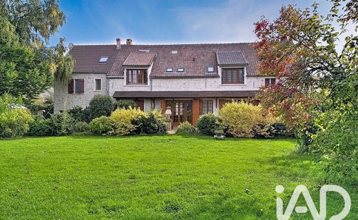 House in Ouest, Saint-Arnoult-en-Yvelines, France 1