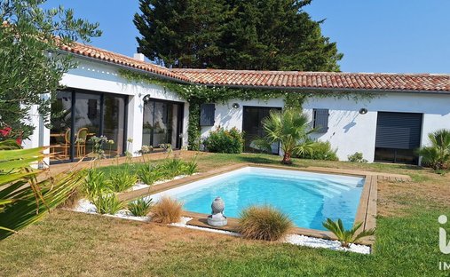 House in La Flotte, Nouvelle-Aquitaine, France 1