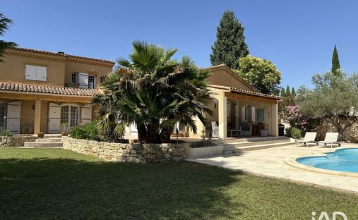 House in Hôtel de Ville, Morieres-les-Avignon, France 1