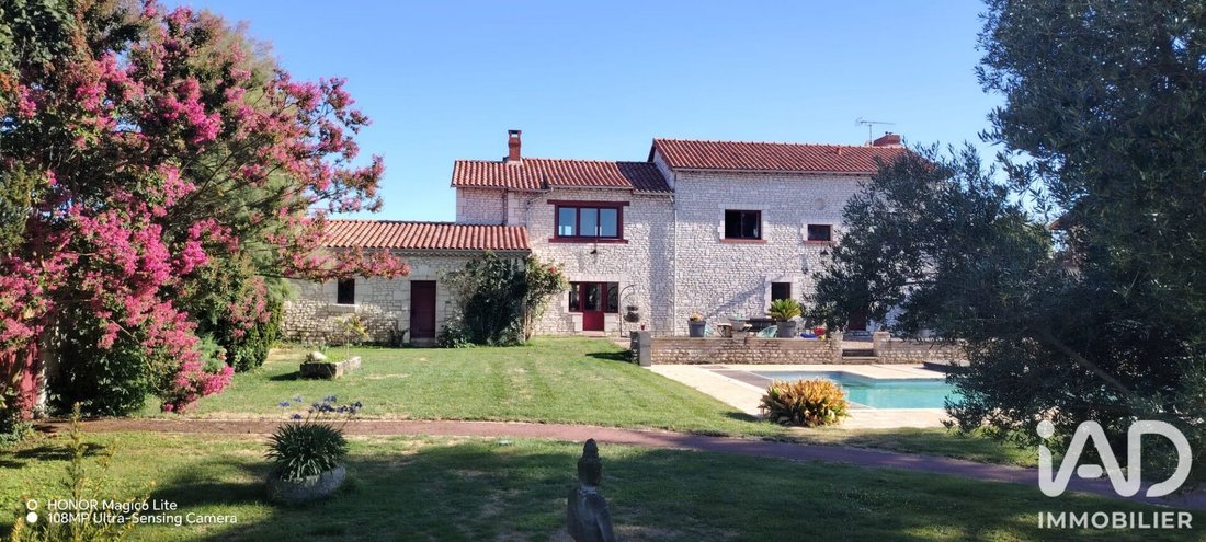 House in Serigny, Nouvelle-Aquitaine, France 1 - 15780279