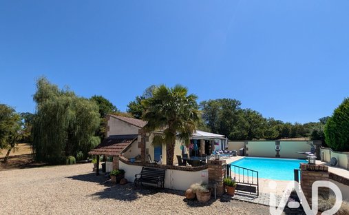 House in Saint-Dizier-les-Domaines, Nouvelle-Aquitaine, France 1
