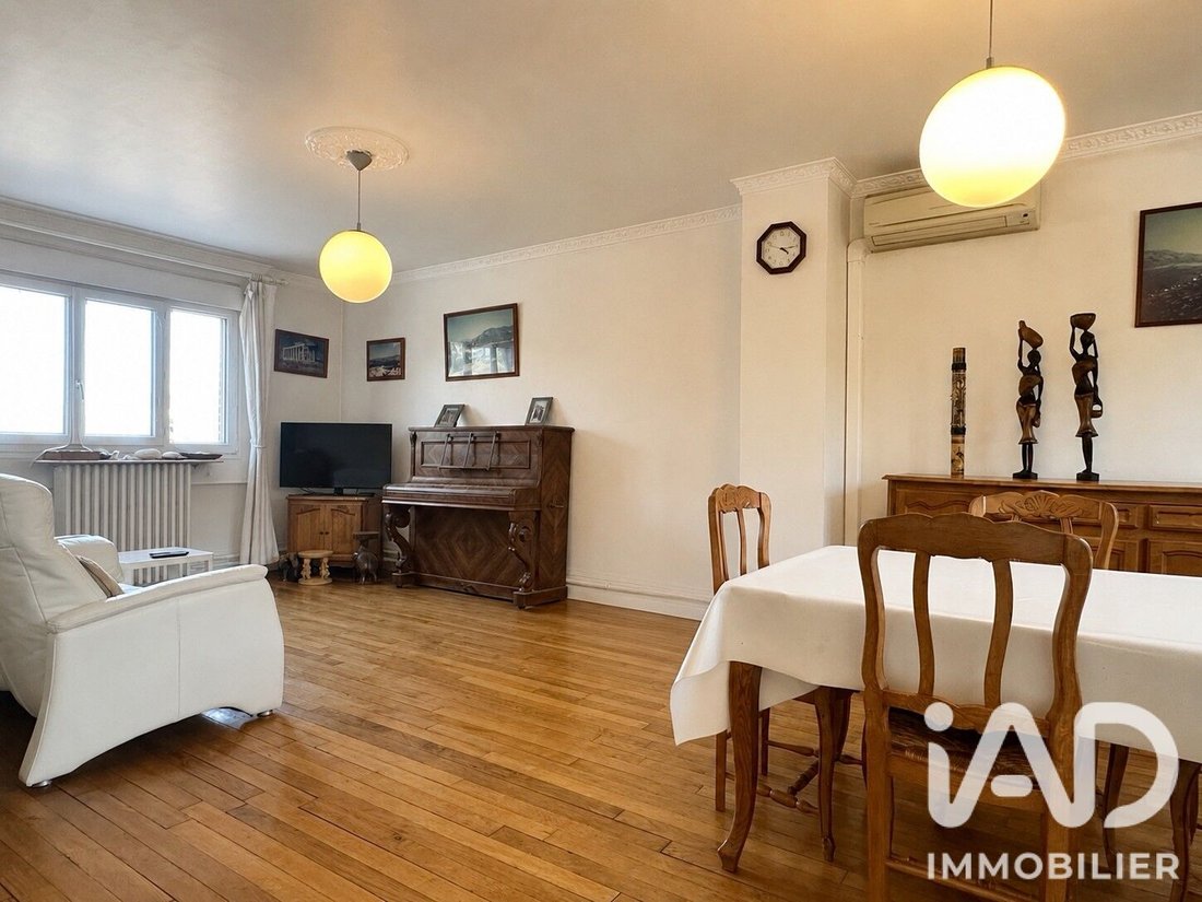 Verlaine-Paul Verlaine, La Courneuve, France 3 - 18549589