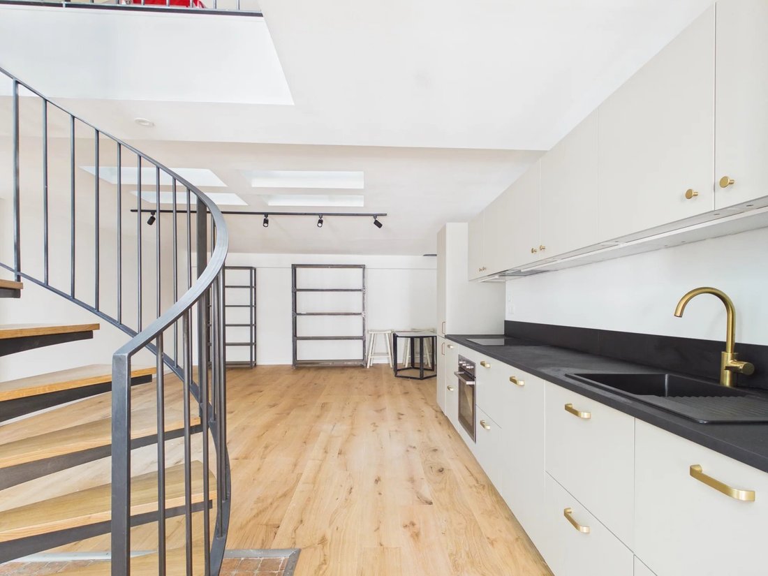 Apartment in Saint Victor, 7e Arrondissement, Marseille 4 - 18546621