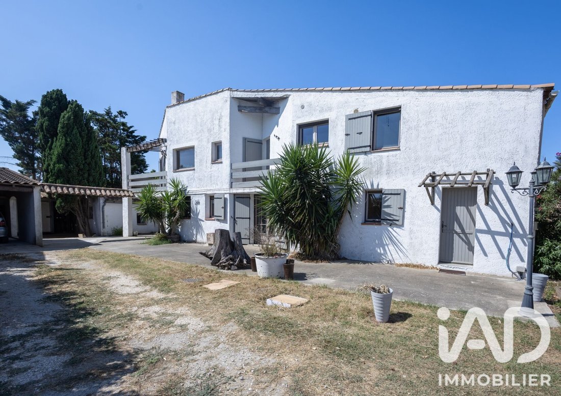 House in Saintes-Maries-de-la-Mer, Provence-Alpes-Côte d'Azur, France 1 - 18549708