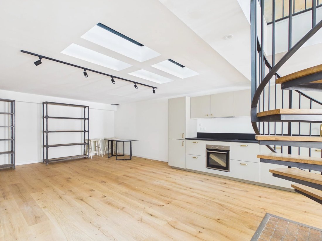 Apartment in Saint Victor, 7e Arrondissement, Marseille 2 - 18546621