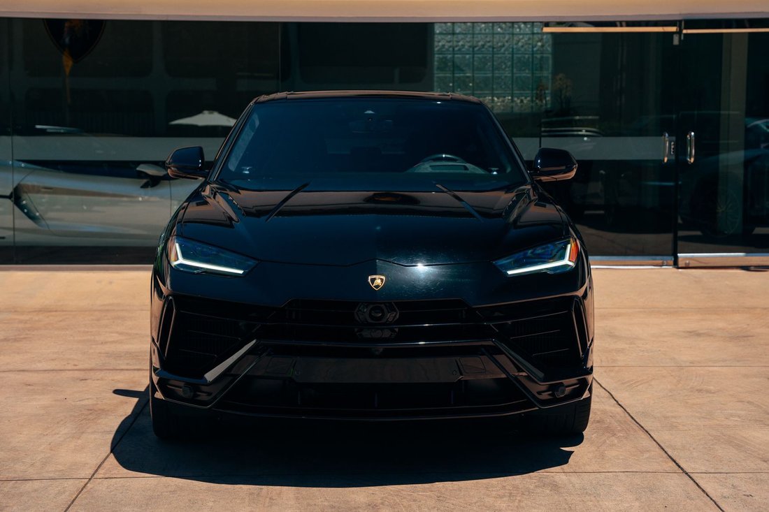 Suv in Beverly Hills, CA, United States 5 - 18546507