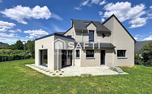 House in Endroit Joli, Liffre, France 1