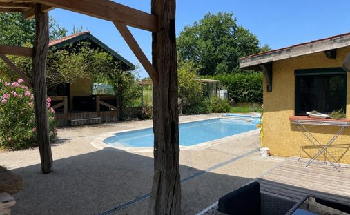 Haus in Montracol, Auvergne-Rhone-Alpen, Frankreich 1