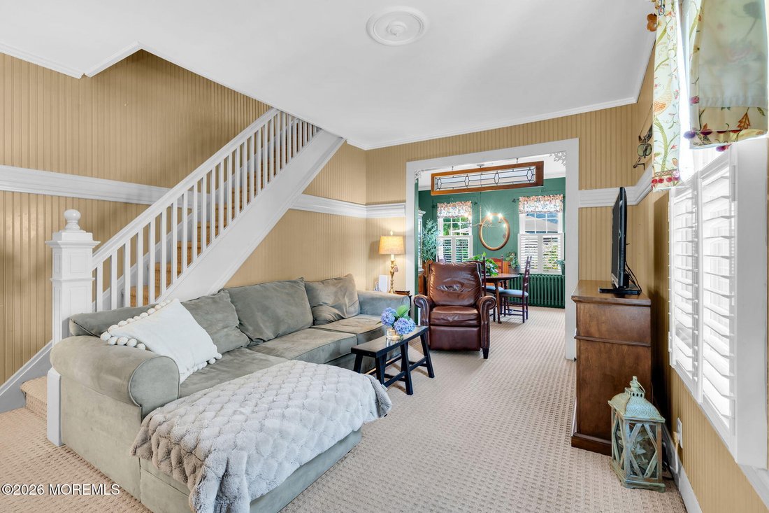 Rumson, New Jersey, United States 5 - 18547162