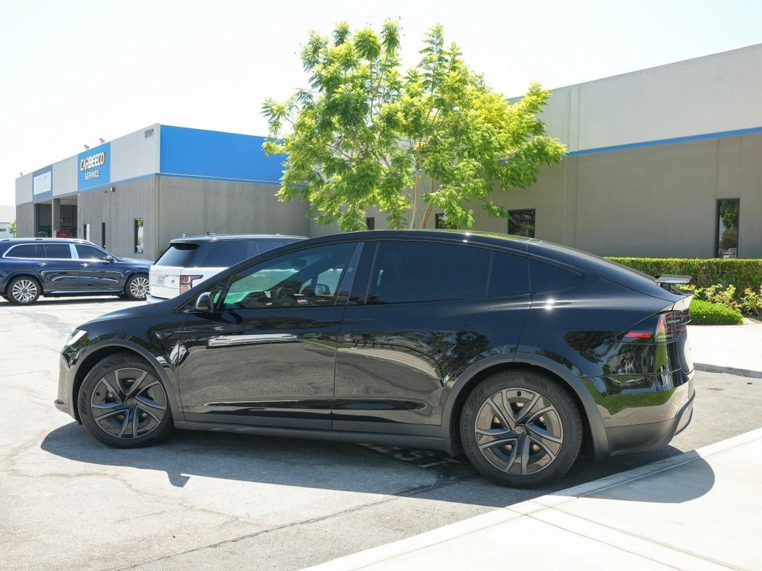 Suv in Costa Mesa, CA, United States 4 - 18536622