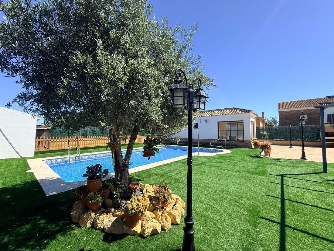 Chalet in Lepe, Andalusia, Spain 1 - 17630452