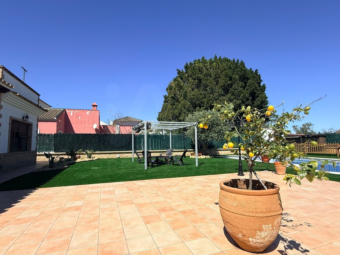 Chalet in Lepe, Andalusia, Spain 3 - 17630452