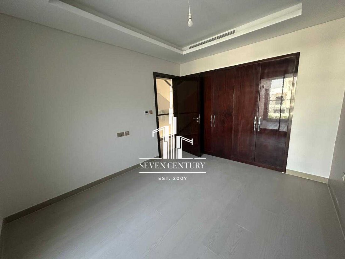 Townhouse in Damac Hills, Dubai, United Arab Emirates 4 - 18547021