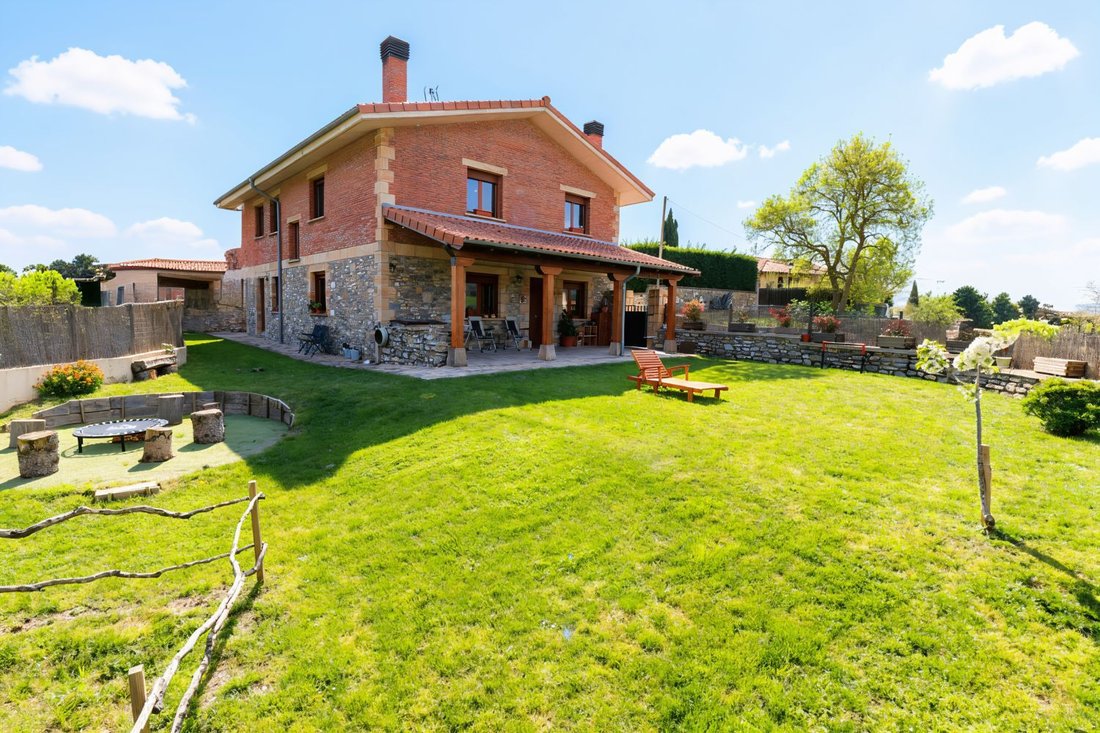 Chalet in Vitoria-Gasteiz, Basque Country, Spain 2 - 17691880