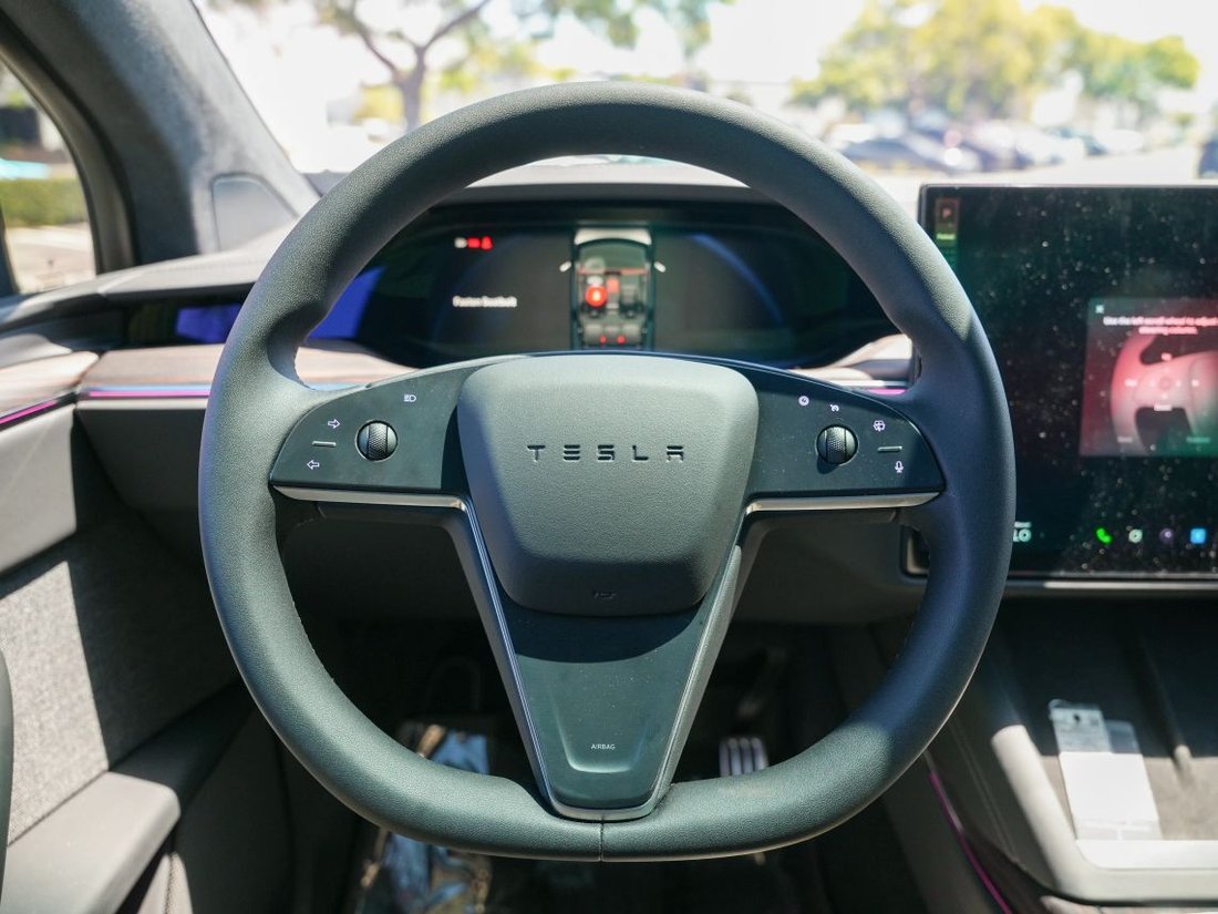 Suv in Costa Mesa, CA, United States 5 - 18536622