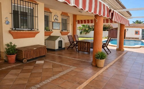 Chalet in Chiclana de la Frontera, Andalusia, Spain 1