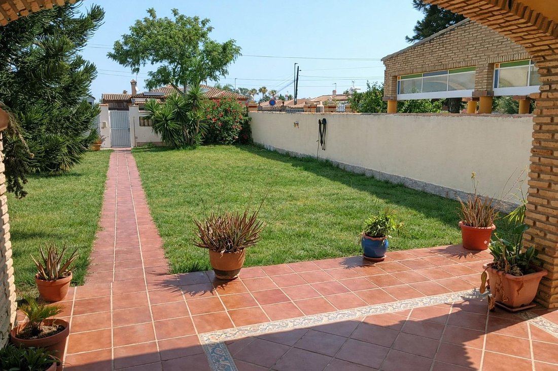 Chalet in Chiclana de la Frontera, Andalusia, Spain 2 - 18547065