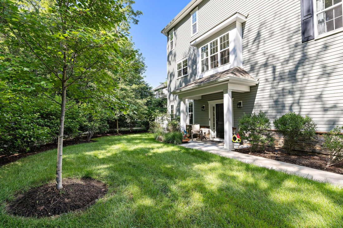 Condo in North Middletown, New Jersey, United States 3 - 18547166
