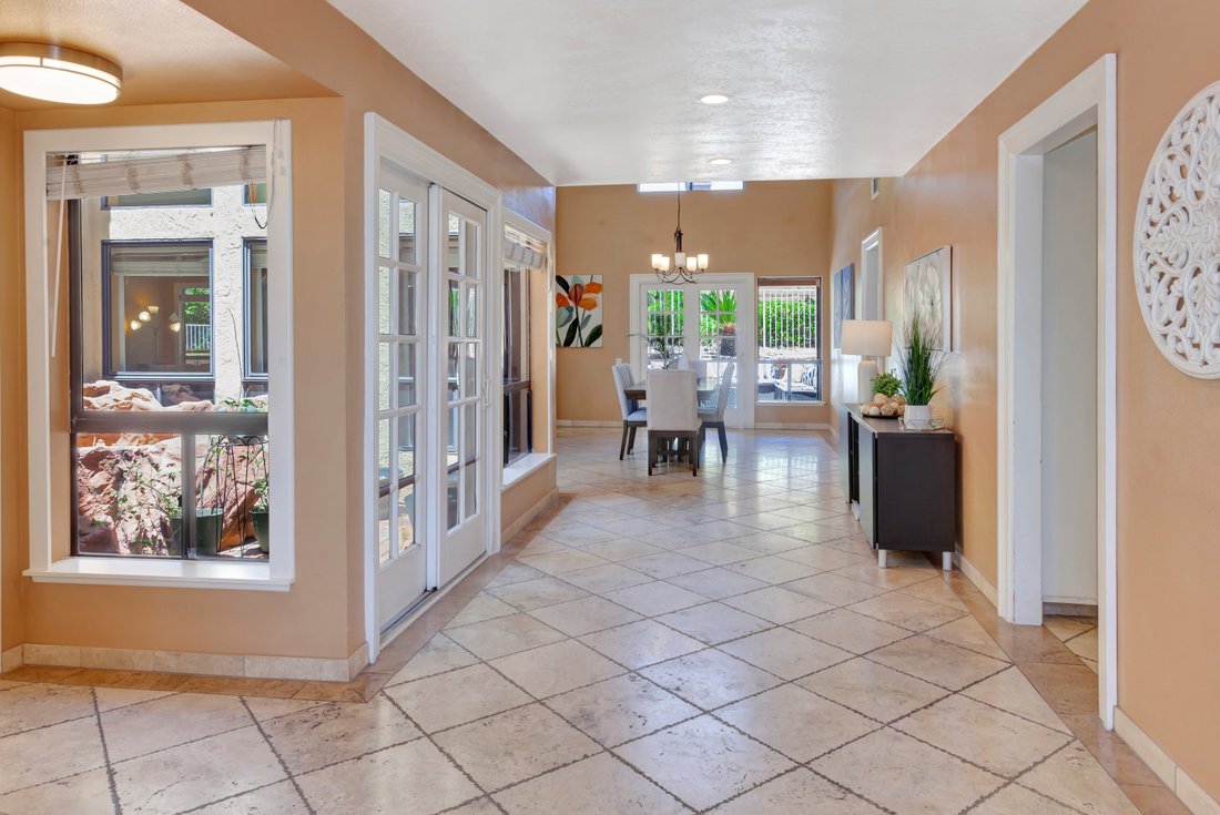 Mission Viejo, California, United States 4 - 18547119