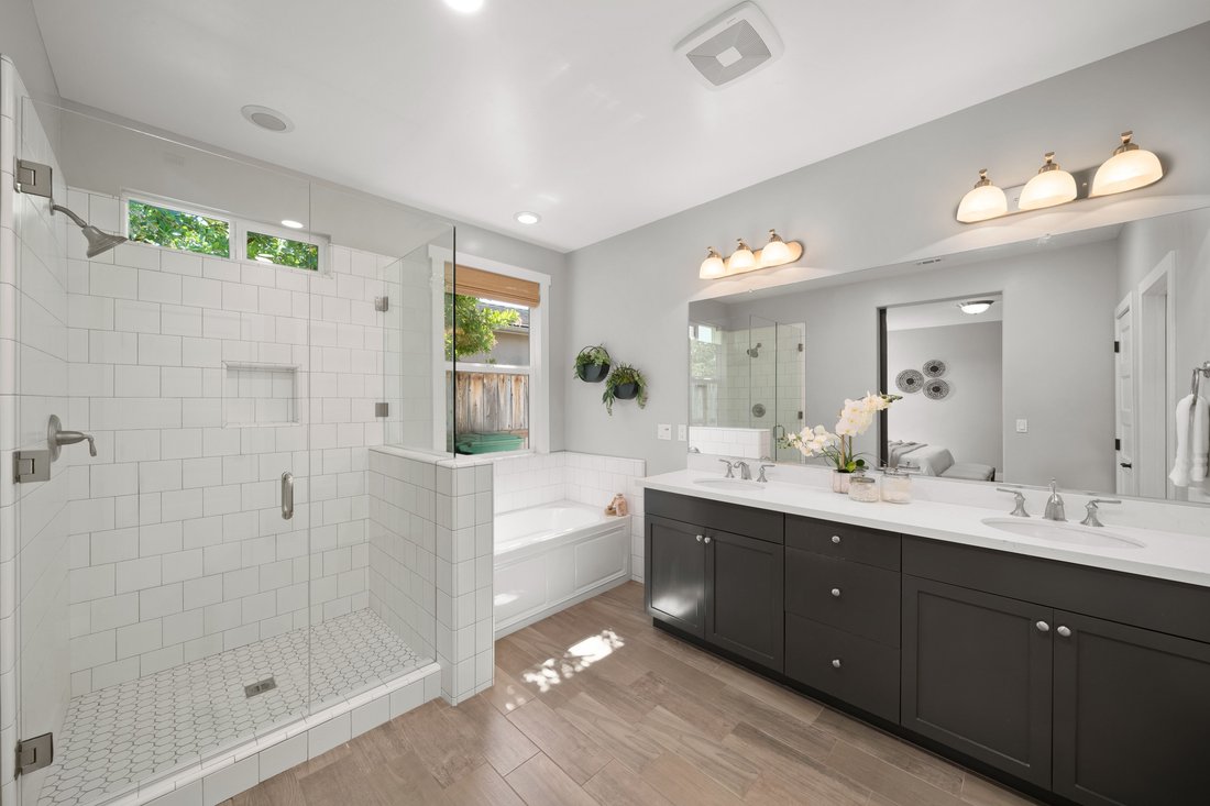 San Luis Obispo, California, United States 4 - 18547085