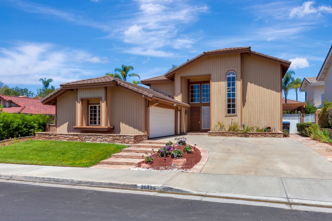 Mission Viejo, California, United States 1 - 18547119