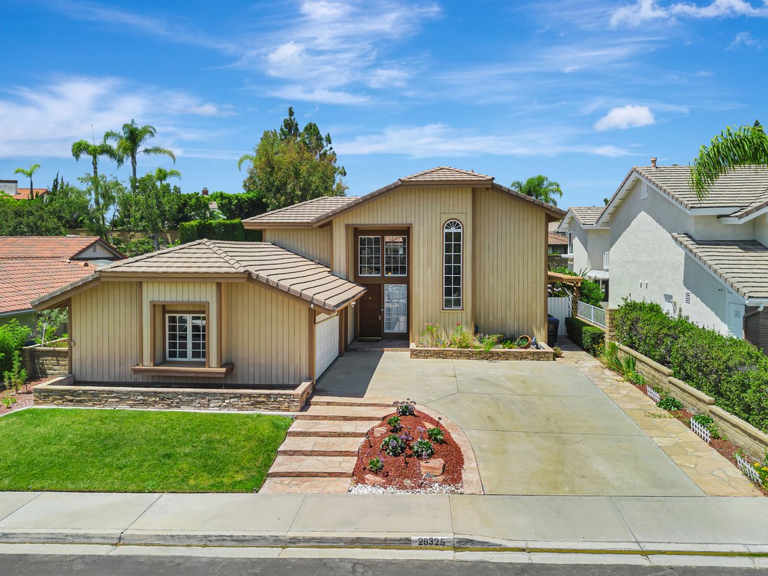 Mission Viejo, California, United States 3 - 18547119