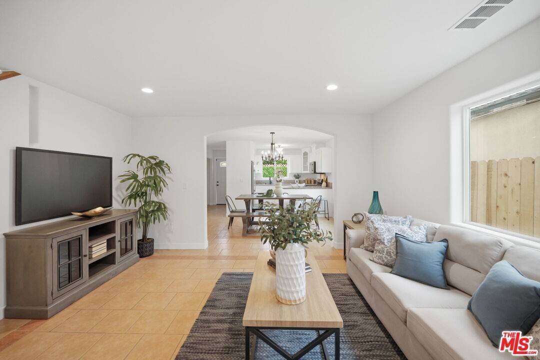 House in Carson, California, United States 5 - 18547274