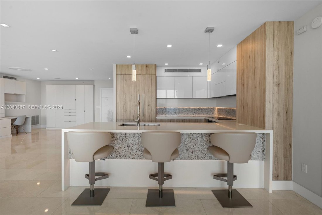Condo in Miami, Florida, United States 5 - 18547215