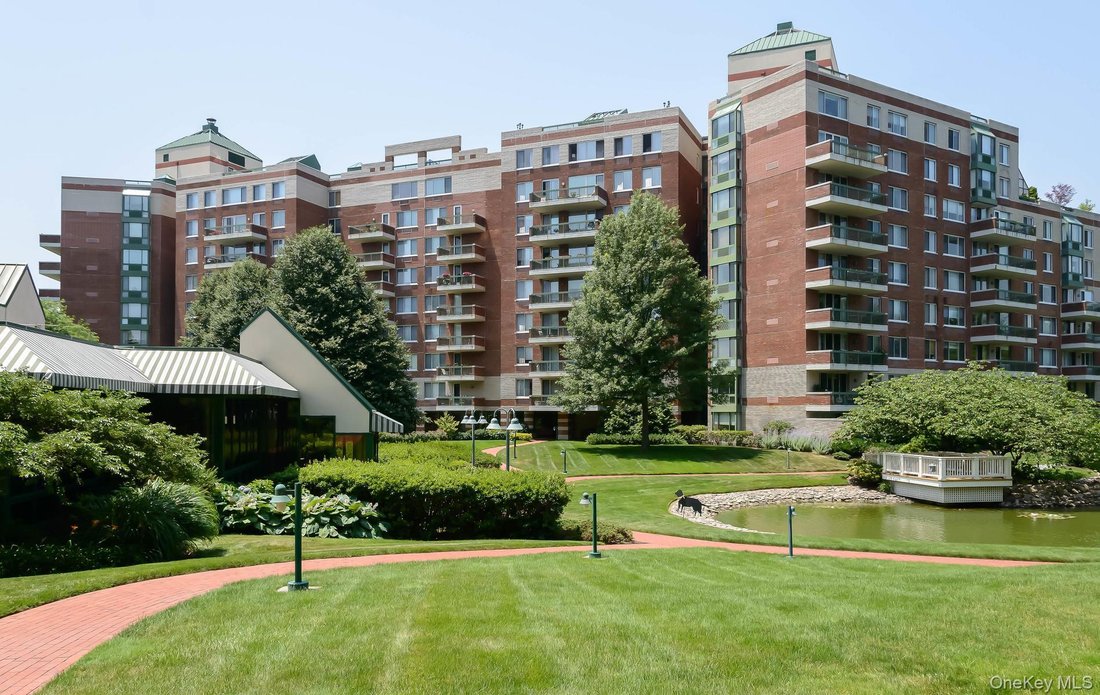 Condo in Garden City, New York, United States 4 - 18547206